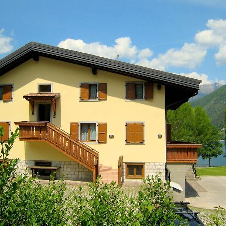 Belvilla By Oyo Villa Etti Bilo - Fronte Lago مولينا دي لادرو المظهر الخارجي الصورة